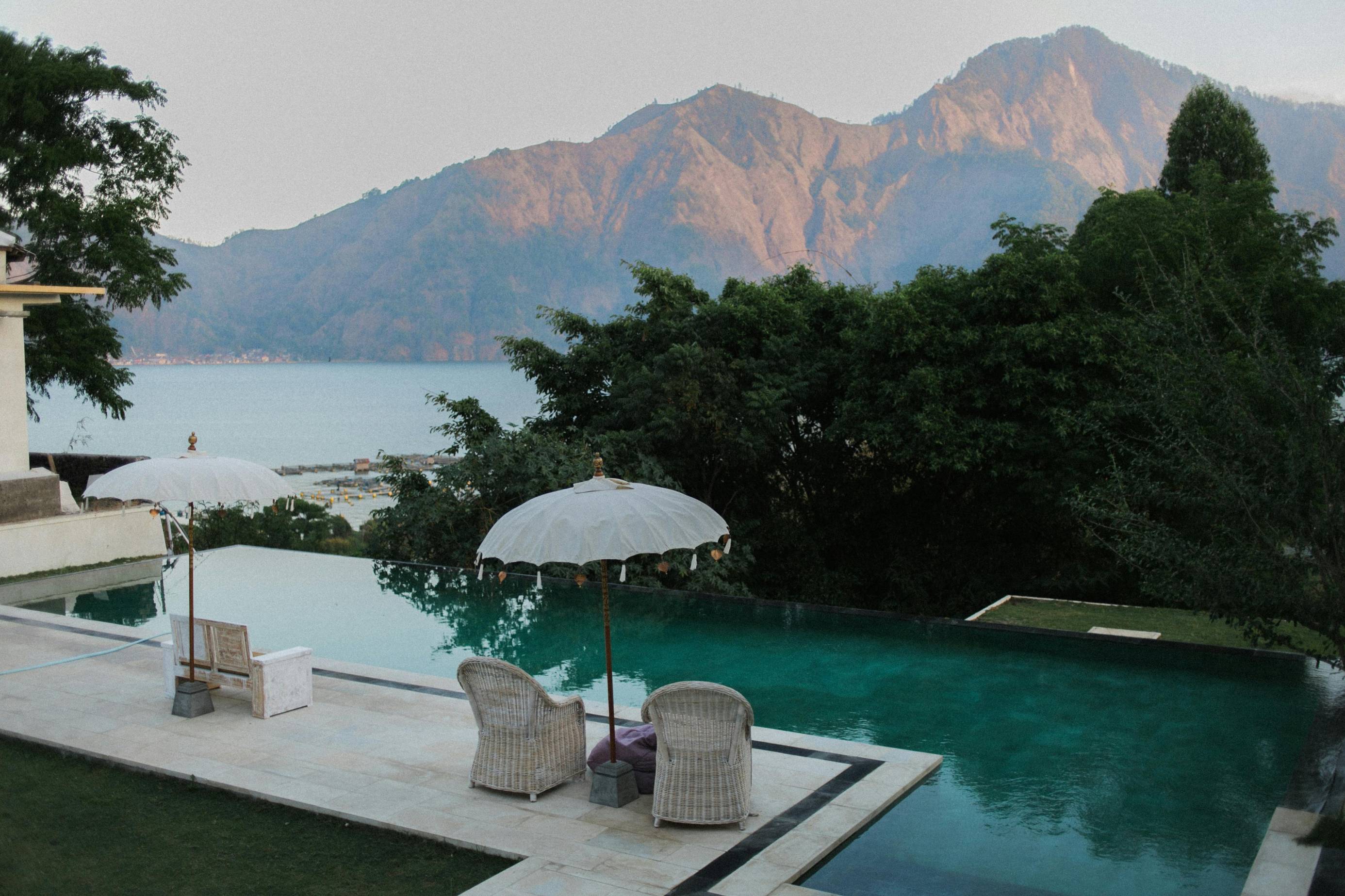 Aqua Lounge